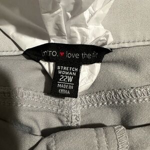 Intro Love The Fit Women's Gray Capris